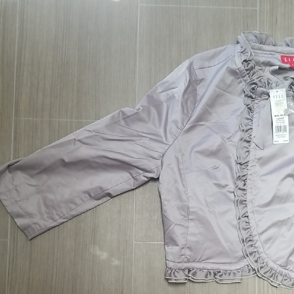 Elle Gray Ruffled Cape - Picture 5 of 10